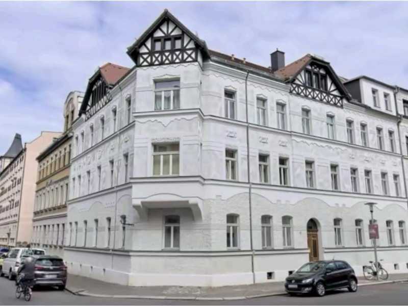 Charmante 2,5-Zimmer Dachgeschosswohnung, EBK, Balkon, Aufzug, provisionsfrei ohne Makler