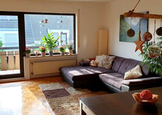 Helle 3-Zimmer-Wohnung im 2-Familienhaus mit Südbalkon, Tageslichtbad, Gäste-WC