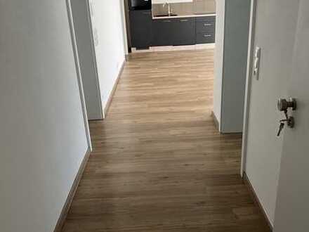 Freundliche und lichtdurchflutete KG 2-Zimmer-Wohnung mit EBK in Röttenbach