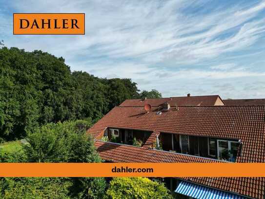 Dachgeschosswohnung mit großer Dachterrasse in der Nähe eines kleinen Waldes