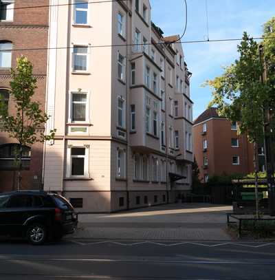 Sanierte Hochparterre-Wohnung mit drei Zimmern in Hannover-Hainholz