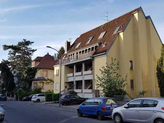 Schicke kleine Dachgeschoß-Maisonettewohnung im beliebten Stadtteil Sanderau, ruhig + zentral