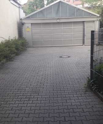 Verkaufe einen gut befahrbaren Duplexparker in heller und sauberer Garage