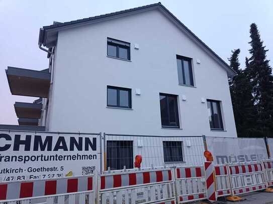 Hochwertige 3-Zimmer-Neubauwohnung mit Balkon und Tiefgarage in ruhiger, zentraler Wohnlage in Leutk