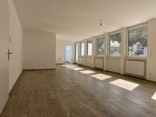 Attraktive, helle Wohnung mit überdimensionalem Balkon, zentral in Sulz zur Miete