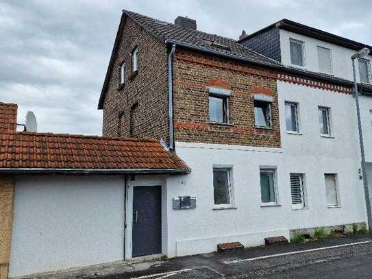 Renovierungsbedürftiges EFH mit 2 Apartments Büro zentrale Lage 1,5 km bis Bonn 18.000 E