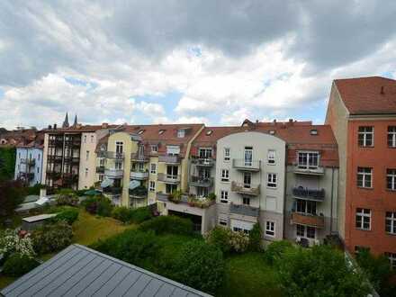 2-Zi.-Whg. mit Einbauküche, ca. 6 m² Südloggia und Duplex-Stellplatz in der Altstadt von Regensburg