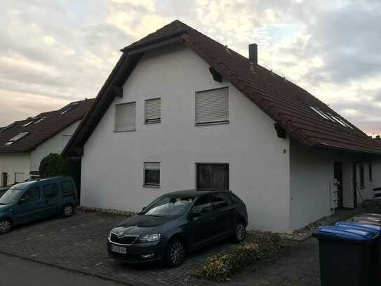 Ansprechende 3-Zimmer-EG-Wohnung mit Terrasse / Garten und EBK in Walddorfhäslach