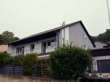 Hochwertig renovierte Wohnung mit großem Südbalkon!