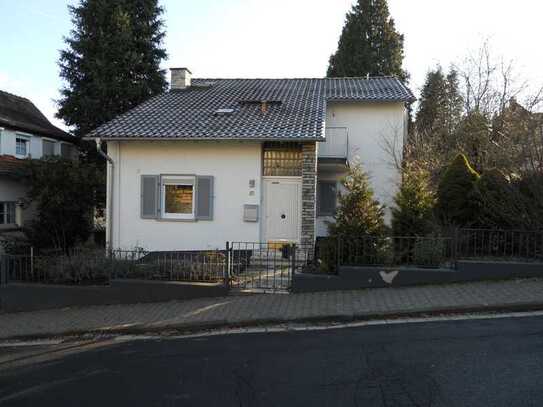 Freistehendes Architektenhaus mit großem Garten in Büdingen Kernstadt