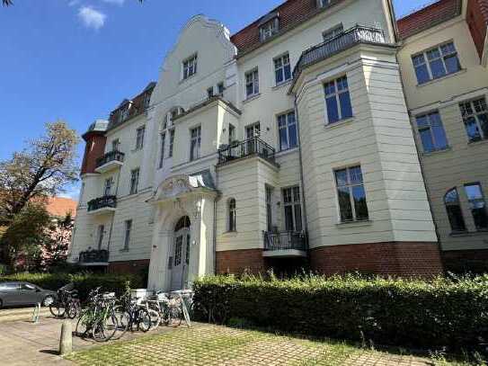 Moderne 2-Zimmer-Wohnung mit großer Südterrasse und EBK in wunderschönem, sanierten Altbau in Pankow