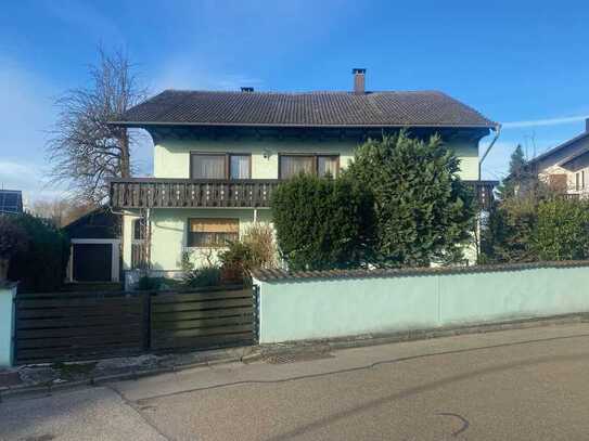 Haus mit drei Wohneinheiten, Doppelgarage und großem Garten in absolut ruhiger Wohnlage in Neustadt