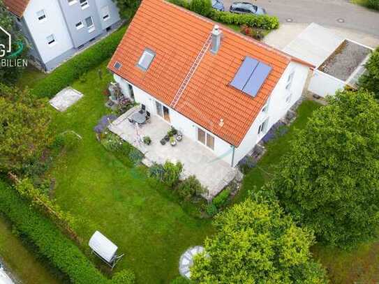 Großzügige Wohnung mit Carport 
und Garten in hervorragender Lage