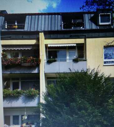 Provisionsfreie Freundliche 1-Zimmer (Küche Bad) -DG-Wohnung mit Balkon in Mettmann