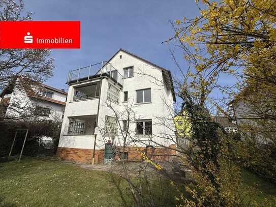 Offenbach am Main: Freistehendes Mehrfamilienhaus mit vielseitigen Möglichkeiten in Waldrandlage