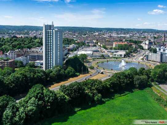 Moderne 2 Zi Wohnung, möbliert mit Küche und Balkon, modern furnished apartment with balcony