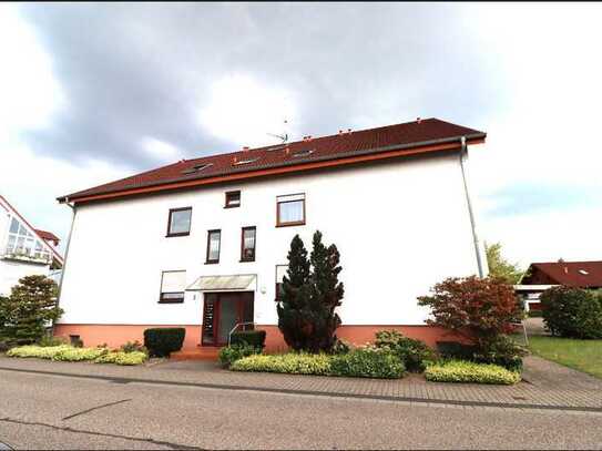 **Attraktive Maisonette-Wohnung mit Dachterrasse und Top Ausstattung in Friedrichstal **