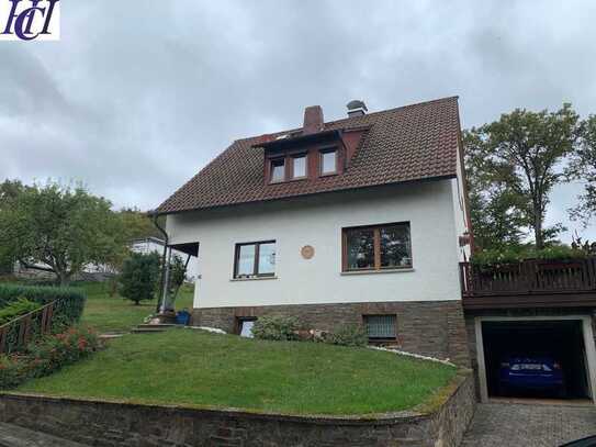 Grävenwiesbach-Laubach - Gepflegtes Einfamilienhaus mit großem Gartengrundstück