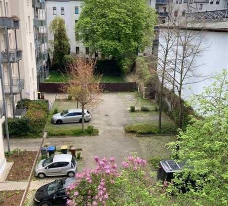 Kompakte DG 3-Zimmer mit neuem Laminat u. Wanne in Zentrumsnähe!
Stellplatz mgl.