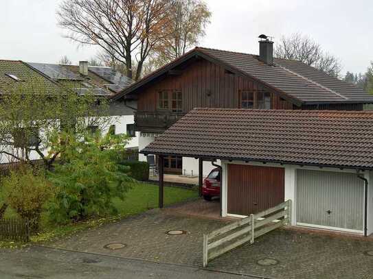 Exklusive 3-Zimmer-Dachgeschosswohnung mit Balkon in Stephanskirchen