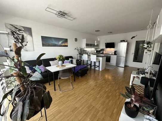 Geschmackvolle 3-Raum-Wohnung mit gehobener Innenausstattung und sonniger Dachterrasse in Erlangen