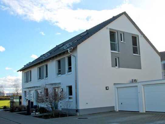 Neuwertiges und großes Reihenmittelhaus mit Garage in Riedstadt / Erfelden