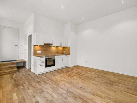 Außergewöhnliche 2-ZKB mit EBK in kernsaniertem Altbau direkt am Augsburger Dom