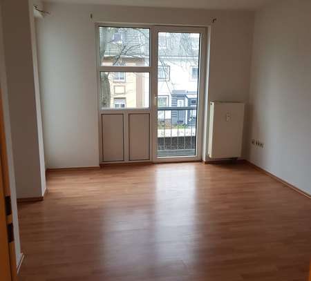 1-Zimmer-Studentenapartment mit Bad & Kochnische Terminvereinbarungen Herrn Cristaldi 0157-34484360