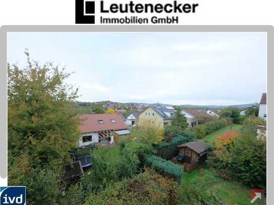 Platz für die ganze Familie: Mehrfamilienhaus mit 3 Wohnungen, großem Garten und tollem Weitblick