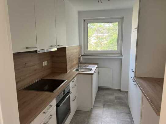 Neu renovierte 4-Zimmer-Wohnung mit Einbauküche und Balkon in Bessungen