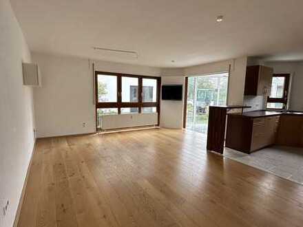 Exklusive 3 ZKB mit EBK, 2 Bädern und Garten am Waldpark