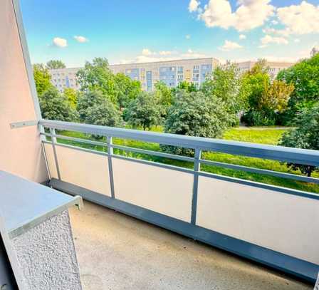 Sonnige 2-Zimmer-Wohnung mit Einbauküche und Balkon!
