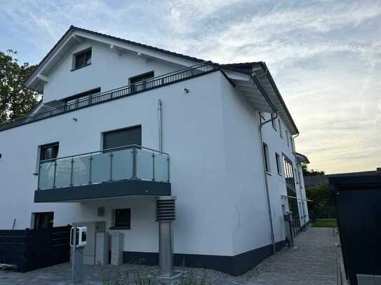 Neubau Erstbezug mit Balkon, Einbauküche, Einbauschrank, Aufzug und Stellplatz am Naturschutzgebiet