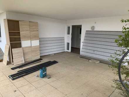 Stilvolle, geräumige 2-Zimmer-Wohnung mit Terrasse und Einbauküche in Sinsheim