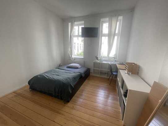 A comfortable and cozy room in a spacious apartment available in Berlin