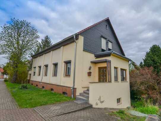 Wohnliches Haus mit Ausbaureserve und Nebengelass zu verkaufen