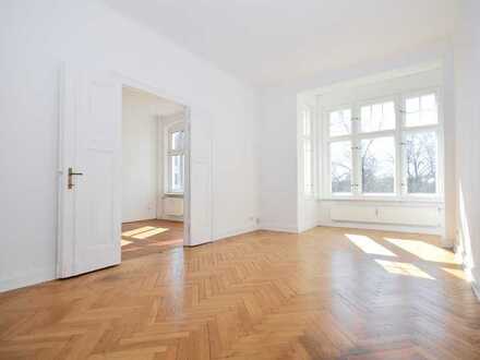 Herrschaftlicher Altbau mit schönem Holzboden!! Mitten im Grünen!!
