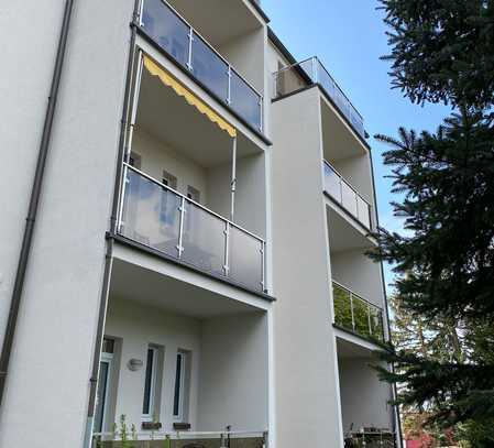 ++ gemütliche DG-Wohnung mit EBK // Balkon // 2x Stellplatz ++