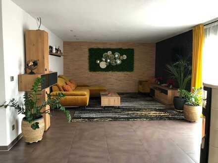 Neuwertige 4,5-Zimmer-Terrassenwohnung mit Balkon und Einbauküche in Güglingen
