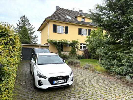 Traumhafte Doppelhaushälfte mit großem Garten in der Göttersiedlung in Rath