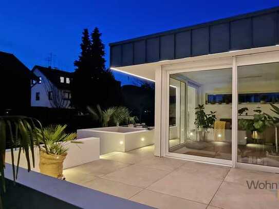 Exklusives 8-Zimmer-Zweifamilienhaus mit Garten, Terrasse und 3 Garagen in Düsseldorf-Unterrath!