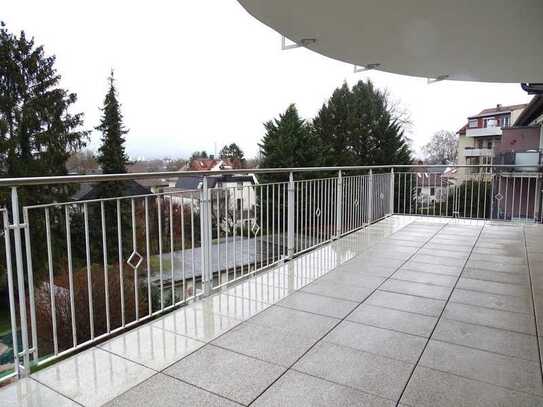 Moderne 4-Zimmerwohnung mit Balkon mit Blick in den Taunus