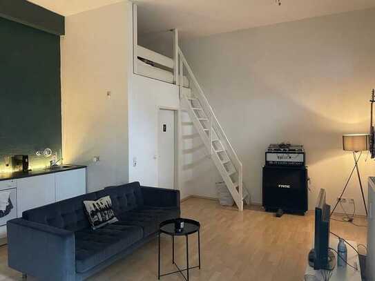 Stilvolle, gepflegte 1-Zimmer-Loft-Wohnung mit Balkon und Einbauküche in Köln Ehrenfeld