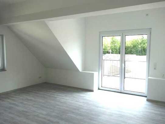 NEUWERTIGE 4-ZIMMER-ETW IM DG!!! - Mit Balkon, Wärmepumpe, Keller u. 2 Stellplätzen!