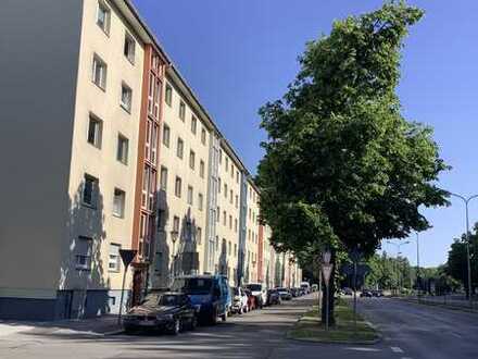Erstbezug nach Komplettrenovierung: gut geschnittene 2 Zi. Whg. mit Wohnküche und Balkon