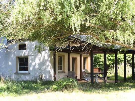 RESERVIERT - Idyllisches Ferienhaus mit Potenzial in der Drei-Seen-Stadt Lindow (Mark)