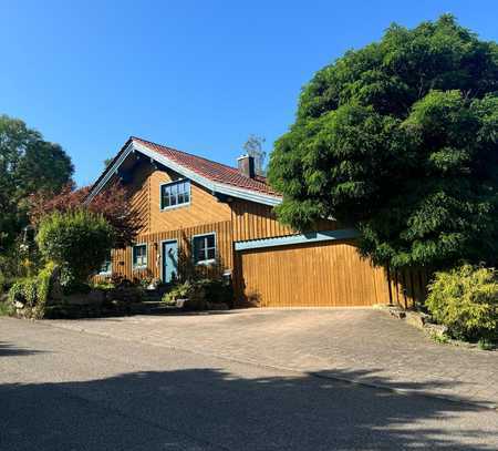 Für Naturliebhaber. Gemütliches Holzhaus in idyllischer Lage.