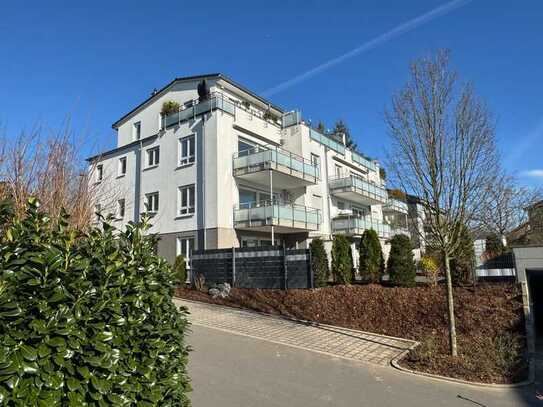 Erstklassig ausgestatte 4-Zimmer-Wohnung mit gehobener Innenausstattung mit Balkon in Haan