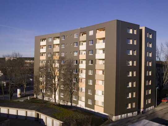 zentral gelegene 2-Zimmerwohnung mit Balkon im Hochhaus