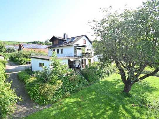 Dreifamilienhaus mit Potential - Grundstück teilbar
+ zusätzlich bebaubar mit einem weiteren Haus